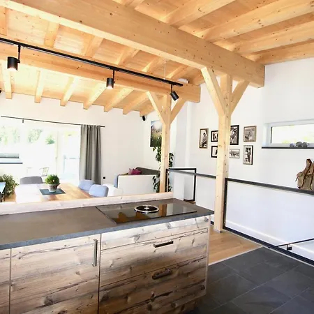 Maria أوتشسينغارتين